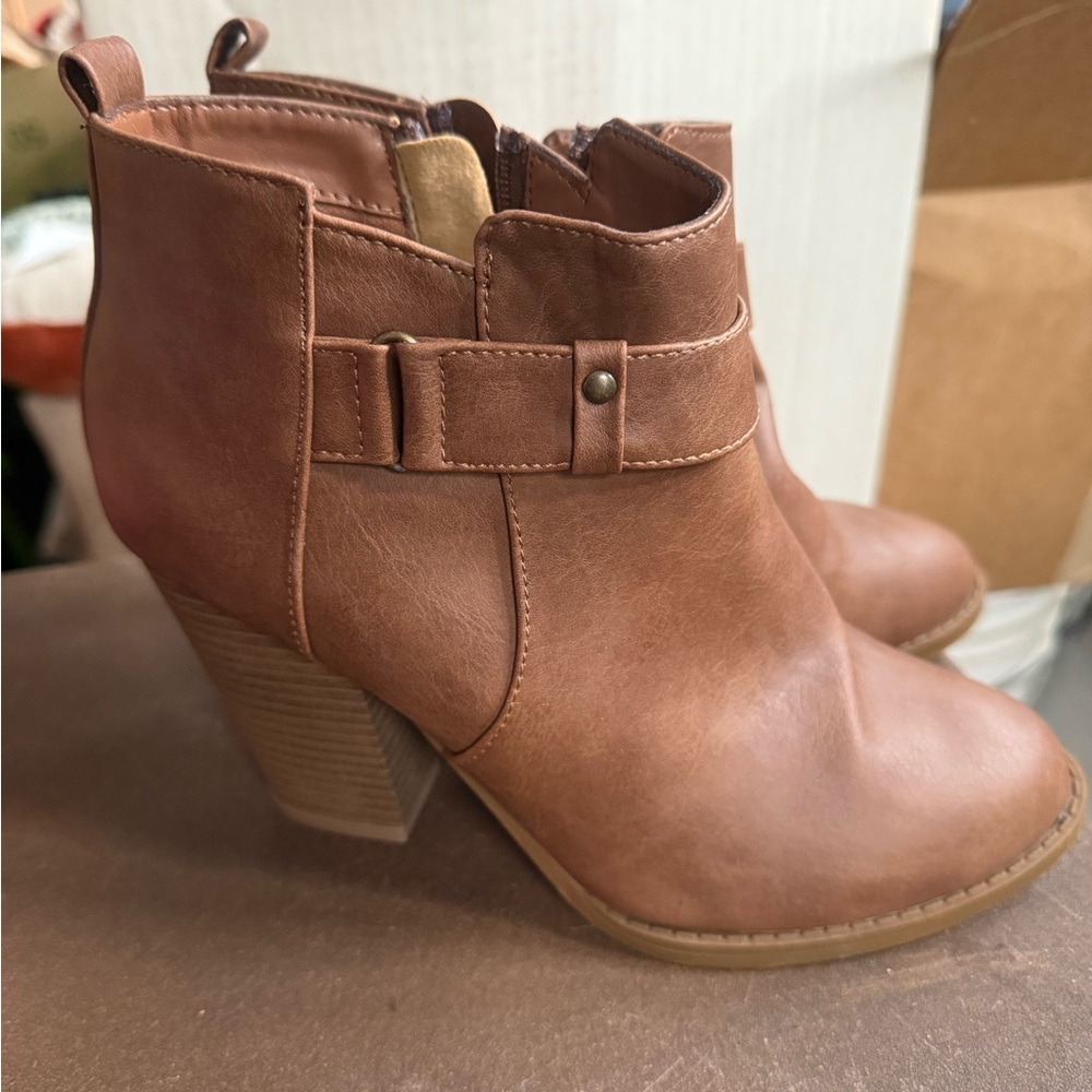 Brown Ankle Boot/ Size 7